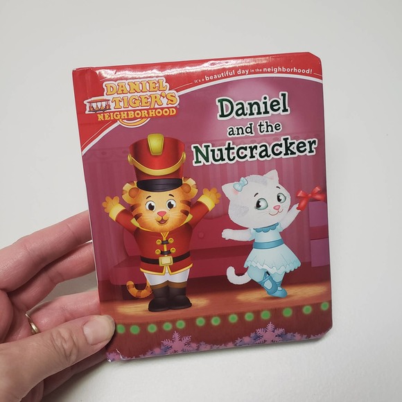 FREE with $20+ purchase Daniel Tiger Book GUC - Picture 1 of 5